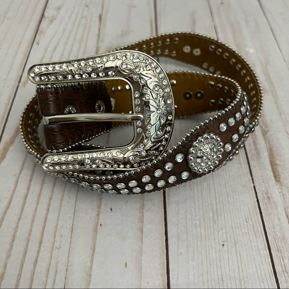 Nocona Girls Western belt with rhinestone conchos size 26